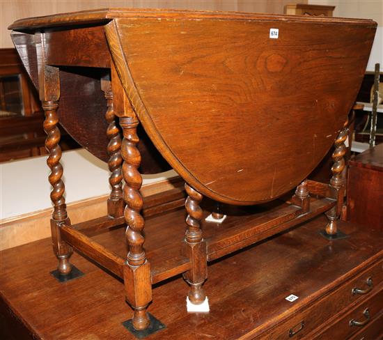 A 1920s oak gateleg table on twist support W.103cm